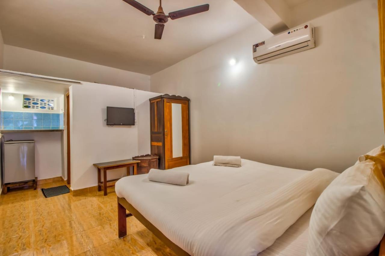 Advik Apartments Marmagao Bagian luar foto