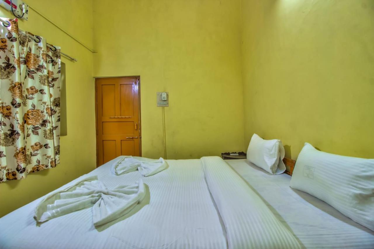 Advik Apartments Marmagao Bagian luar foto
