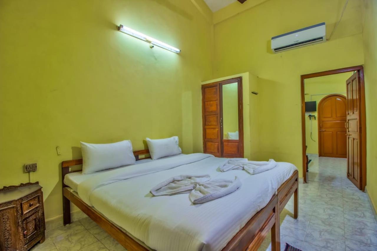 Advik Apartments Marmagao Bagian luar foto