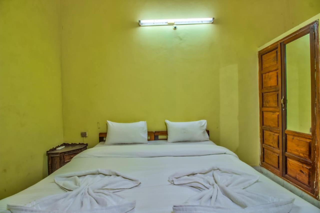 Advik Apartments Marmagao Bagian luar foto