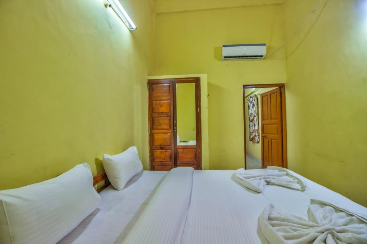 Advik Apartments Marmagao Bagian luar foto