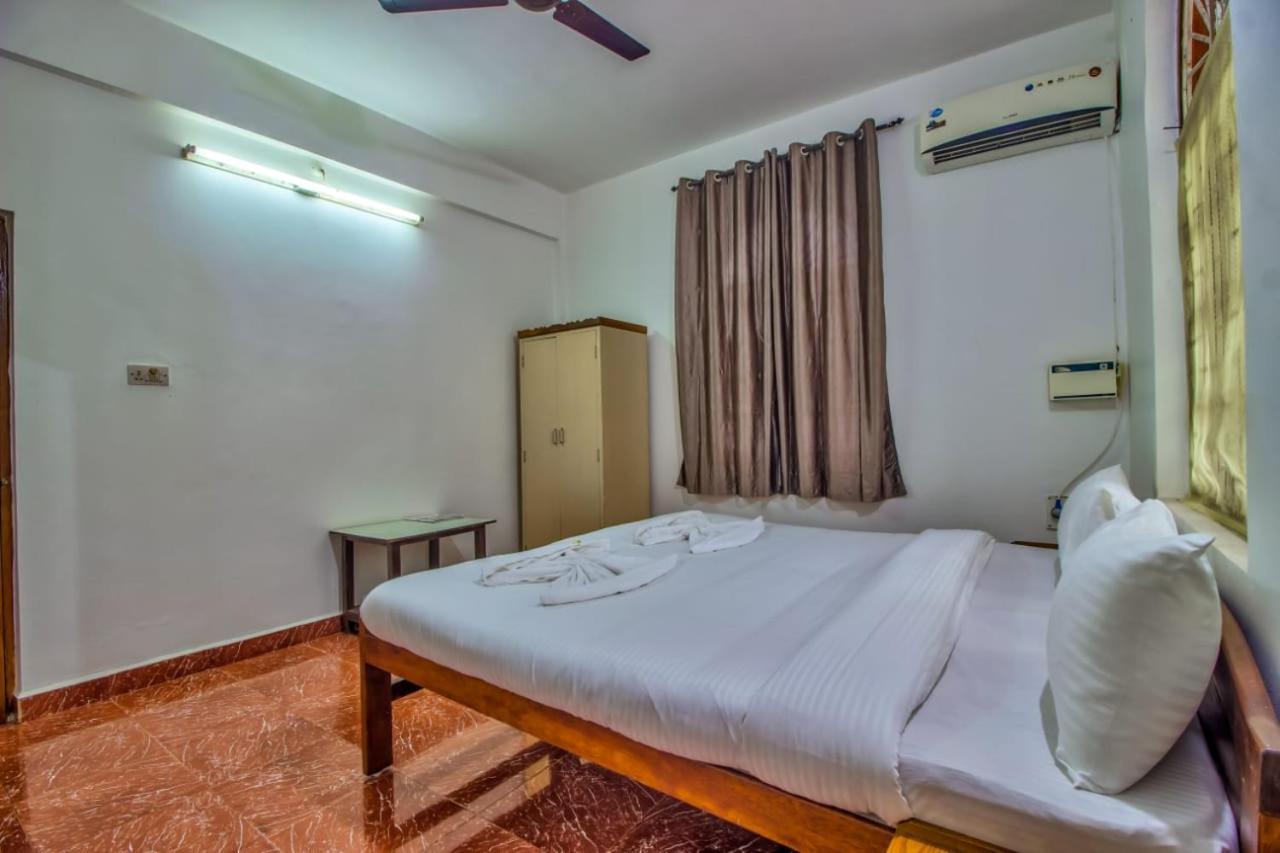 Advik Apartments Marmagao Bagian luar foto