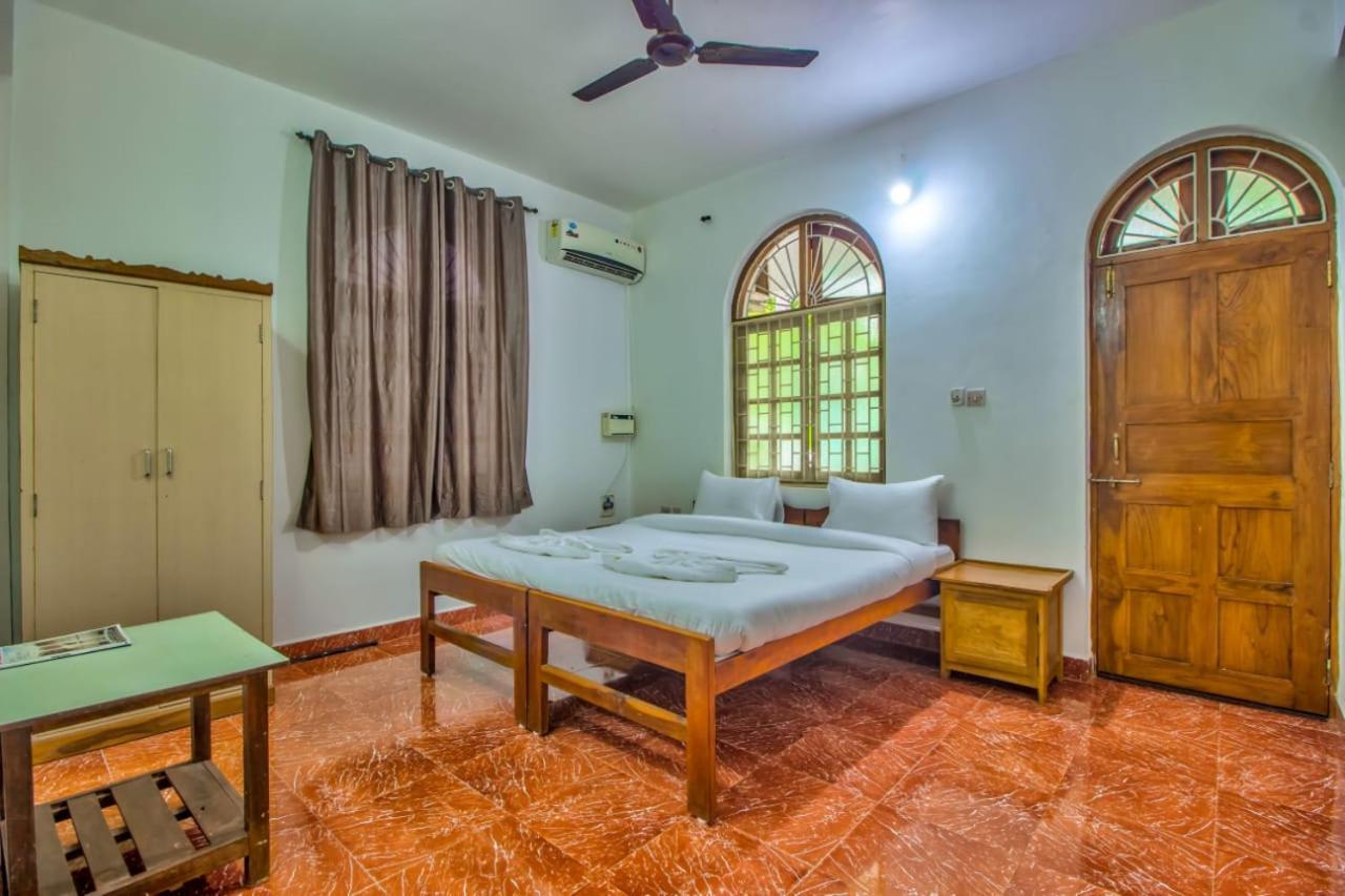 Advik Apartments Marmagao Bagian luar foto